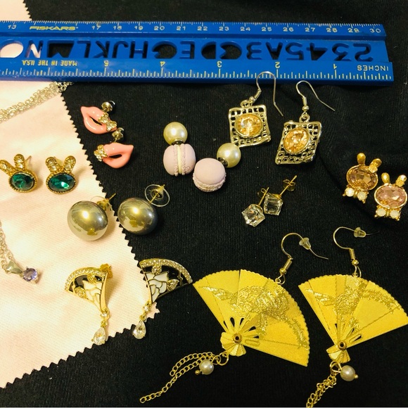 Assorted earrings - Picture 2 of 8